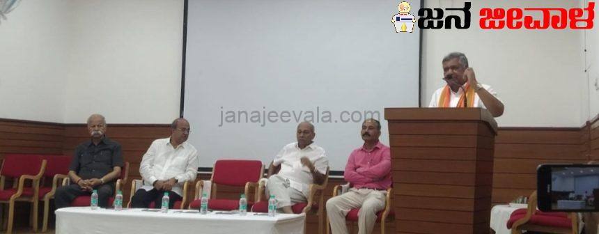 ನಾನು ಸಹ ಕೆಎಲ್ಇ ಸಂಸ್ಥೆಯ ಹೆಮ್ಮೆಯ ವಿದ್ಯಾರ್ಥಿ: ಈ ಸಲ ನನಗೆ ಮತ ಕೊಡಿ-ಕೆಎಲ್ ಇ ಪರಿವಾರದಲ್ಲಿ ಮತಯಾಚನೆ ಮಾಡಿದ ಜಗದೀಶ ಶೆಟ್ಟರ್ ನಾನು ಸಹ ಕೆಎಲ್ಇ ಸಂಸ್ಥೆಯ ಹೆಮ್ಮೆಯ ವಿದ್ಯಾರ್ಥಿ: ಈ ಸಲ ನನಗೆ ಮತ ಕೊಡಿ-ಕೆಎಲ್ ಇ ಪರಿವಾರದಲ್ಲಿ ಮತಯಾಚನೆ ಮಾಡಿದ ಜಗದೀಶ ಶೆಟ್ಟರ್