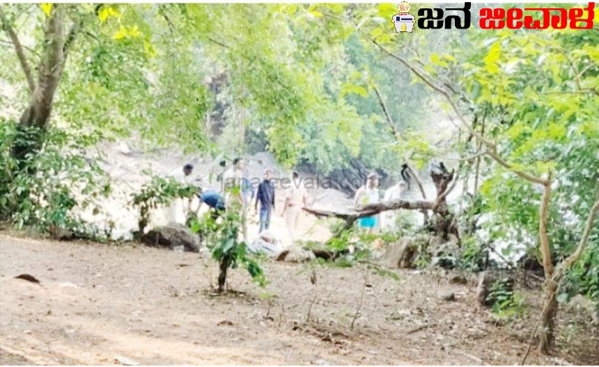 ಒಂದೇ ಕುಟುಂಬದ ಆರು ಜನ ನೀರುಪಾಲು ಒಂದೇ ಕುಟುಂಬದ ಆರು ಜನ ನೀರುಪಾಲು