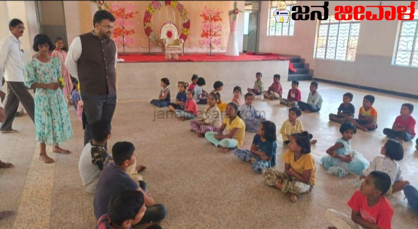 ಬಿಸಿಯೂಟ ಕೇಂದ್ರಕ್ಕೆ ಭೇಟಿ ನೀಡಿ ಪರಿಶೀಲಿಸಿದ ಜಿಪಂ ಸಿಇಒ ರಾಹುಲ್ ಶಿಂಧೆ ಬಿಸಿಯೂಟ ಕೇಂದ್ರಕ್ಕೆ ಭೇಟಿ ನೀಡಿ ಪರಿಶೀಲಿಸಿದ ಜಿಪಂ ಸಿಇಒ ರಾಹುಲ್ ಶಿಂಧೆ