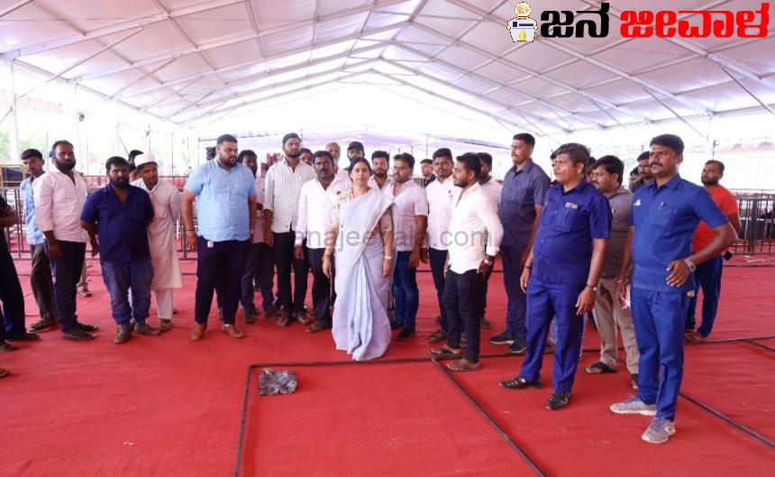 ಯರಗಟ್ಟಿಗೆ ಭಾನುವಾರ ಸಿಎಂ ಸಿದ್ದರಾಮಯ್ಯ, ಡಿಸಿಎಂ ಡಿ.ಕೆ.ಶಿವಕುಮಾರ: ಸಿದ್ಧತೆ ಪರಿಶೀಲಿಸಿದ ಸಚಿವೆ ಲಕ್ಷ್ಮೀ ಹೆಬ್ಬಾಳಕರ್ ಯರಗಟ್ಟಿಗೆ ಭಾನುವಾರ ಸಿಎಂ ಸಿದ್ದರಾಮಯ್ಯ, ಡಿಸಿಎಂ ಡಿ.ಕೆ.ಶಿವಕುಮಾರ: ಸಿದ್ಧತೆ ಪರಿಶೀಲಿಸಿದ ಸಚಿವೆ ಲಕ್ಷ್ಮೀ ಹೆಬ್ಬಾಳಕರ್