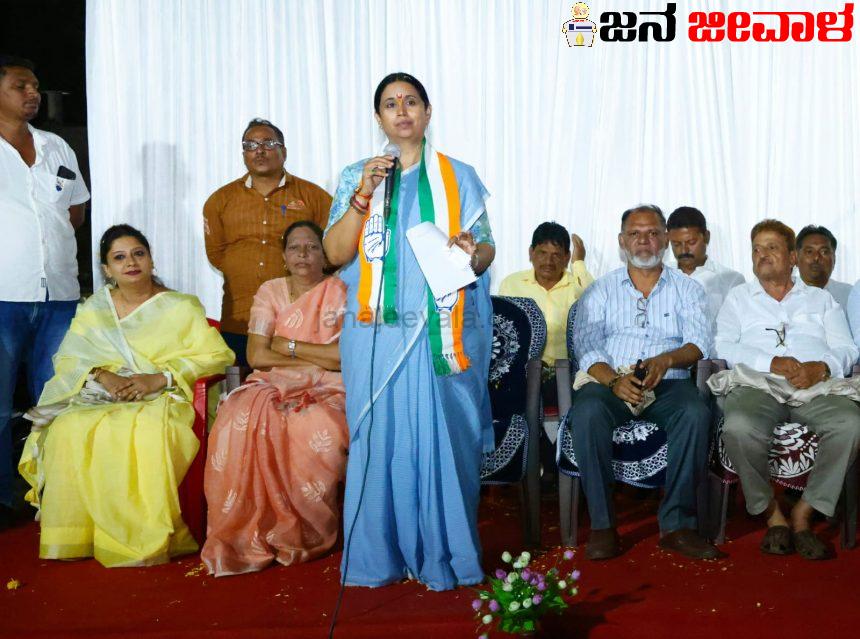 ಬೆಳಗಾವಿಯಲ್ಲಿ ಕನಿಷ್ಟ ಎರಡೂವರೆ ಲಕ್ಷ ಮತಗಳ ಅಂತರದಿಂದ ಮೃಣಾಲ ಹೆಬ್ಬಾಳಕರ್ ಗೆಲುವು : ಲಕ್ಷ್ಮೀ ಹೆಬ್ಬಾಳಕರ್ ವಿಶ್ವಾಸ ಬೆಳಗಾವಿಯಲ್ಲಿ ಕನಿಷ್ಟ ಎರಡೂವರೆ ಲಕ್ಷ ಮತಗಳ ಅಂತರದಿಂದ ಮೃಣಾಲ ಹೆಬ್ಬಾಳಕರ್ ಗೆಲುವು : ಲಕ್ಷ್ಮೀ ಹೆಬ್ಬಾಳಕರ್ ವಿಶ್ವಾಸ