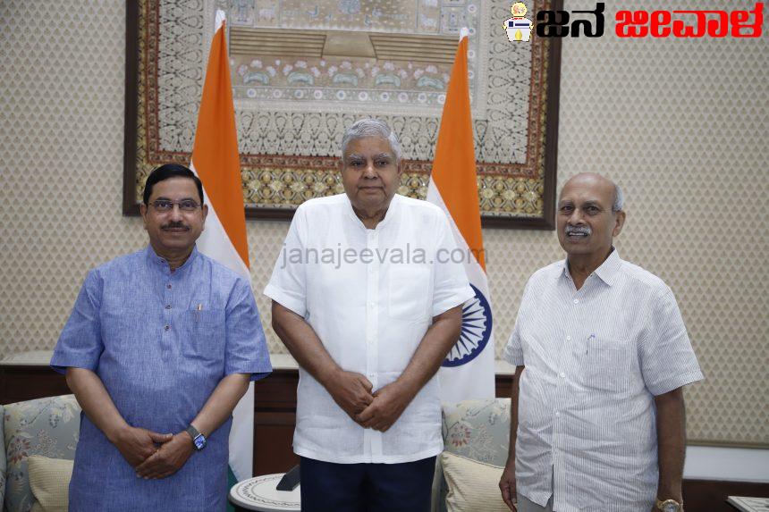 ಉಪರಾಷ್ಟ್ರಪತಿಯನ್ನು ಭೇಟಿಯಾದ ಡಾ.ಪ್ರಭಾಕರ ಕೋರೆ ಉಪರಾಷ್ಟ್ರಪತಿಯನ್ನು ಭೇಟಿಯಾದ ಡಾ.ಪ್ರಭಾಕರ ಕೋರೆ
