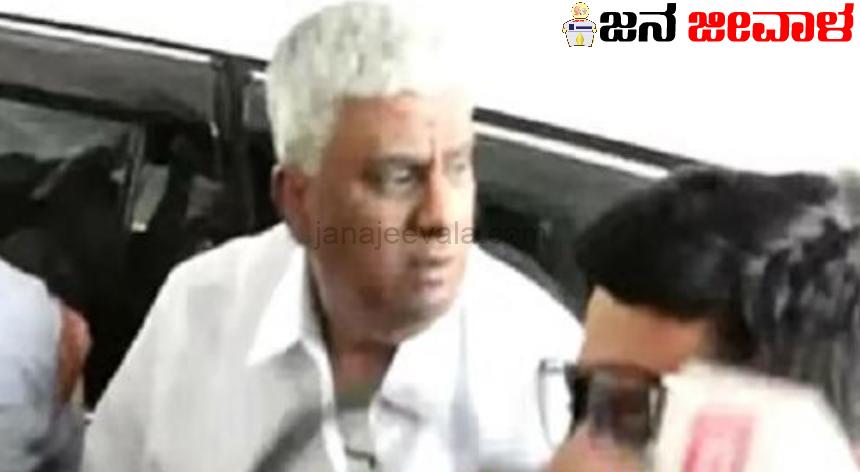 ಸಂತ್ರಸ್ತೆಯ ಅಪಹರಣ ಪ್ರಕರಣ : 10 ದಿನಗಳ ಬಳಿಕ ಜೈಲಿನಿಂದ ಹೊರಬಂದ ಎಚ್ ಡಿ ರೇವಣ್ಣ ಸಂತ್ರಸ್ತೆಯ ಅಪಹರಣ ಪ್ರಕರಣ : 10 ದಿನಗಳ ಬಳಿಕ ಜೈಲಿನಿಂದ ಹೊರಬಂದ ಎಚ್ ಡಿ ರೇವಣ್ಣ