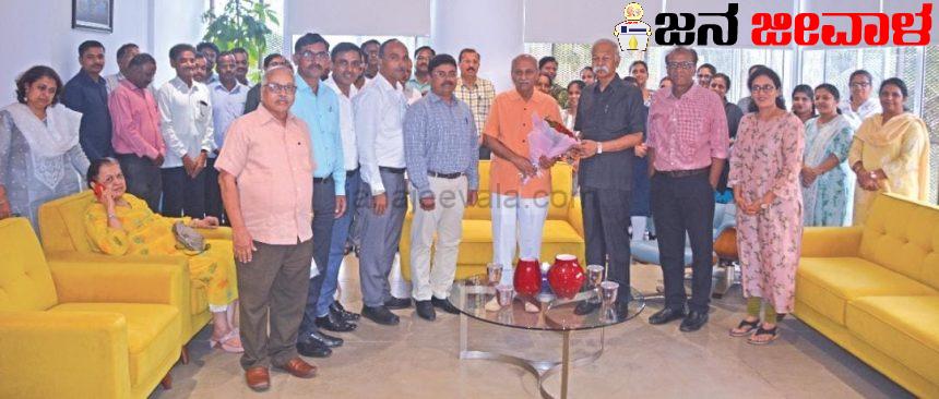 ನಾಲ್ದೆಸೆಯಲಿ ಕಣ್ಕುಕ್ಕುವ ನಾಲ್ಕು ದಶಕದ ಕಾರ್ಯಾಧ್ಯಕ್ಷ ಸಾಧನೆ; ಕೆ.ಎಲ್.ಇ ಕಳಸ ಡಾ.ಕೋರೆ ಅವರಿಗಿಂದು ಬದುಕಿನ ಮಹತ್ವದ ಘಟ್ಟ ನಾಲ್ದೆಸೆಯಲಿ ಕಣ್ಕುಕ್ಕುವ ನಾಲ್ಕು ದಶಕದ ಕಾರ್ಯಾಧ್ಯಕ್ಷ ಸಾಧನೆ; ಕೆ.ಎಲ್.ಇ ಕಳಸ ಡಾ.ಕೋರೆ ಅವರಿಗಿಂದು ಬದುಕಿನ ಮಹತ್ವದ ಘಟ್ಟ