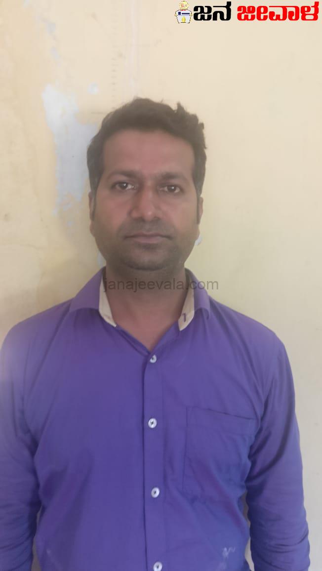 ಎಪಿಎಂಸಿ ಪೊಲೀಸರಿಂದ ಸರಗಳ್ಳನ ಬಂಧನ; ಸುಮಾರು 2 ಲಕ್ಷ ಮೌಲ್ಯದ ಮಂಗಳಸೂತ್ರ ವಶ ಎಪಿಎಂಸಿ ಪೊಲೀಸರಿಂದ ಸರಗಳ್ಳನ ಬಂಧನ; ಸುಮಾರು 2 ಲಕ್ಷ ಮೌಲ್ಯದ ಮಂಗಳಸೂತ್ರ ವಶ