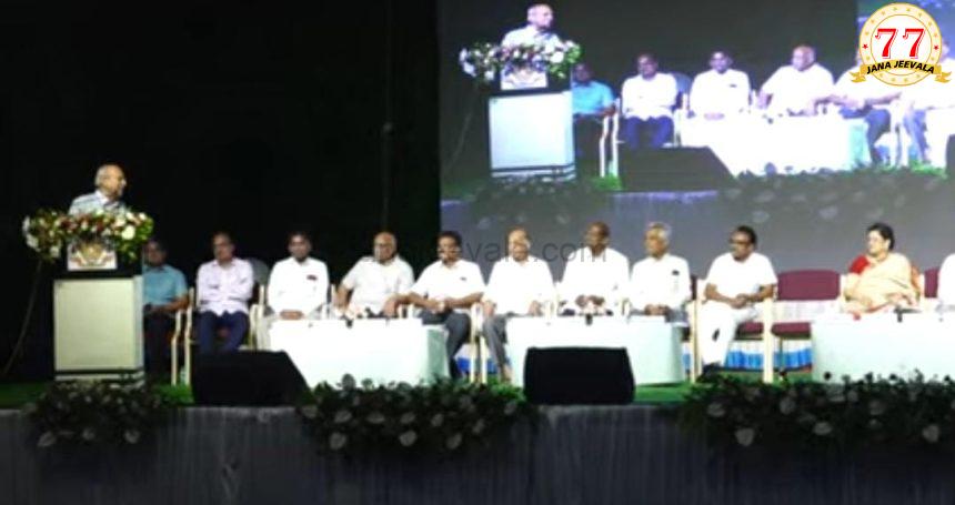 ಸಪ್ತರ್ಷಿಗಳ ತ್ಯಾಗ ನೆನೆದ ಕೆಎಲ್ ಇ ಕಾರ್ಯಾಧ್ಯಕ್ಷರು : ಪ್ರತಿಯೊಬ್ಬರೂ ಕೆಎಲ್ ಇ ಇತಿಹಾಸ ಓದಬೇಕು : ಡಾ. ಪ್ರಭಾಕರ ಕೋರೆ ಕರೆ ಸಪ್ತರ್ಷಿಗಳ ತ್ಯಾಗ ನೆನೆದ ಕೆಎಲ್ ಇ ಕಾರ್ಯಾಧ್ಯಕ್ಷರು : ಪ್ರತಿಯೊಬ್ಬರೂ ಕೆಎಲ್ ಇ ಇತಿಹಾಸ ಓದಬೇಕು : ಡಾ. ಪ್ರಭಾಕರ ಕೋರೆ ಕರೆ