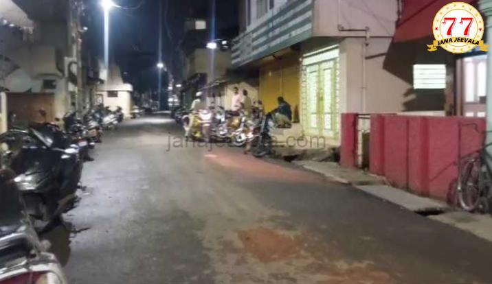 ಶಹಾಪುರ ಗಲಾಟೆ : ತಲವಾರ್ ಪ್ರದರ್ಶಿಸಿದವರ ಮೇಲೆ ಎಫ್ ಐಆರ್- 10 ಜನರ ಬಂಧನ ಶಹಾಪುರ ಗಲಾಟೆ : ತಲವಾರ್ ಪ್ರದರ್ಶಿಸಿದವರ ಮೇಲೆ ಎಫ್ ಐಆರ್- 10 ಜನರ ಬಂಧನ