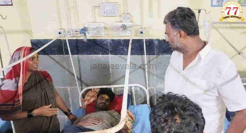 ಜಾತ್ರೆ ಪ್ರಸಾದ ಸೇವಿಸಿ 46 ಭಕ್ತರು ಅಸ್ವಸ್ಥ, ಐವರ ಸ್ಥಿತಿ ಗಂಭೀರ ಜಾತ್ರೆ ಪ್ರಸಾದ ಸೇವಿಸಿ 46 ಭಕ್ತರು ಅಸ್ವಸ್ಥ, ಐವರ ಸ್ಥಿತಿ ಗಂಭೀರ