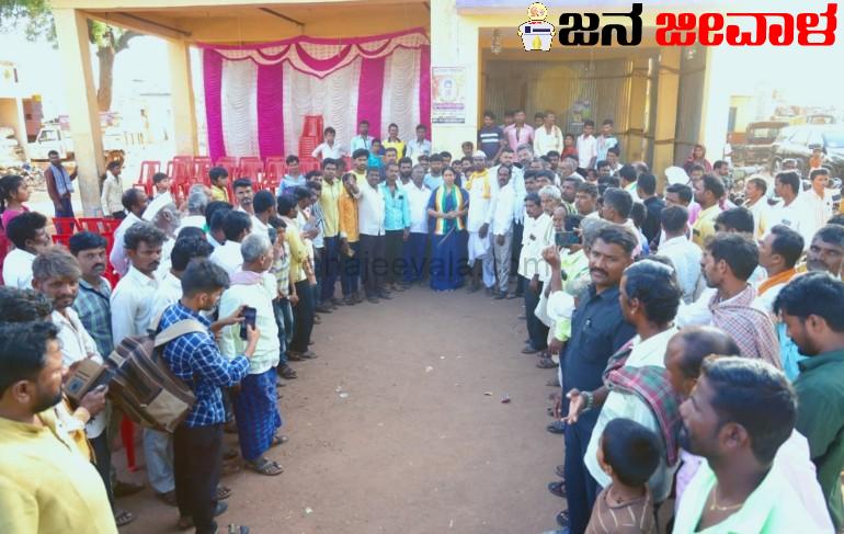 ಬಿಯಾಂಡ್ ಹುಬ್ಬಳ್ಳಿಗೆ ಅಡ್ಡಿಯಾಗಿರುವ ಬಿಜೆಪಿ ಅಭ್ಯರ್ಥಿಯನ್ನು ಬೆಳಗಾವಿ ಜನ ತಿರಸ್ಕರಿಸಲಿದ್ದಾರೆ : ಸಚಿವೆ ಲಕ್ಷ್ಮೀ ಹೆಬ್ಬಾಳಕರ್ ಮನವಿ ಬಿಯಾಂಡ್ ಹುಬ್ಬಳ್ಳಿಗೆ ಅಡ್ಡಿಯಾಗಿರುವ ಬಿಜೆಪಿ ಅಭ್ಯರ್ಥಿಯನ್ನು ಬೆಳಗಾವಿ ಜನ ತಿರಸ್ಕರಿಸಲಿದ್ದಾರೆ : ಸಚಿವೆ ಲಕ್ಷ್ಮೀ ಹೆಬ್ಬಾಳಕರ್ ಮನವಿ