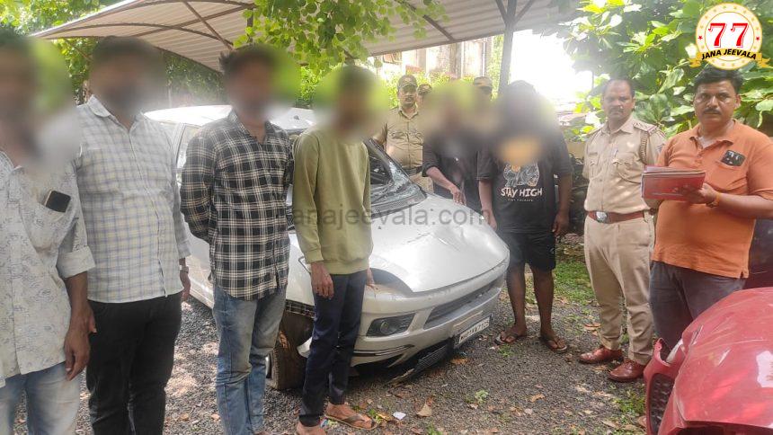 ಕೊಲೆ ಮಾಡಿ, ರಸ್ತೆ ಅಪಘಾತವೆಂದು ಬಿಂಬಿಸಲೆತ್ನಿಸಿದ ಆರೋಪಿತರನ್ನು ಬಂಧಿಸಿದ ಪೊಲೀಸರು ಕೊಲೆ ಮಾಡಿ, ರಸ್ತೆ ಅಪಘಾತವೆಂದು ಬಿಂಬಿಸಲೆತ್ನಿಸಿದ ಆರೋಪಿತರನ್ನು ಬಂಧಿಸಿದ ಪೊಲೀಸರು