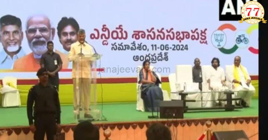 ಅಮರಾವತಿಯನ್ನು ಆಂಧ್ರಪ್ರದೇಶದ ರಾಜಧಾನಿ ಎಂದು ಘೋಷಿಸಿದ ಚಂದ್ರಬಾಬು ನಾಯ್ಡು ಅಮರಾವತಿಯನ್ನು ಆಂಧ್ರಪ್ರದೇಶದ ರಾಜಧಾನಿ ಎಂದು ಘೋಷಿಸಿದ ಚಂದ್ರಬಾಬು ನಾಯ್ಡು