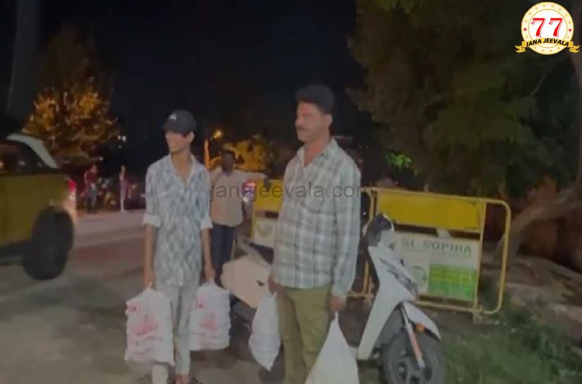 ದರ್ಶನ್ಗೆ ಪೊಲೀಸ್ ಠಾಣೆಯಲ್ಲಿ ರಾಜಾತಿಥ್ಯ; ಬಿರಿಯಾನಿ ತಿಂದು ಮಲಗಿದವನಿಗೆ ಬಿಡದ ಸೊಳ್ಳೆ ಕಾಟ ದರ್ಶನ್ಗೆ ಪೊಲೀಸ್ ಠಾಣೆಯಲ್ಲಿ ರಾಜಾತಿಥ್ಯ; ಬಿರಿಯಾನಿ ತಿಂದು ಮಲಗಿದವನಿಗೆ ಬಿಡದ ಸೊಳ್ಳೆ ಕಾಟ