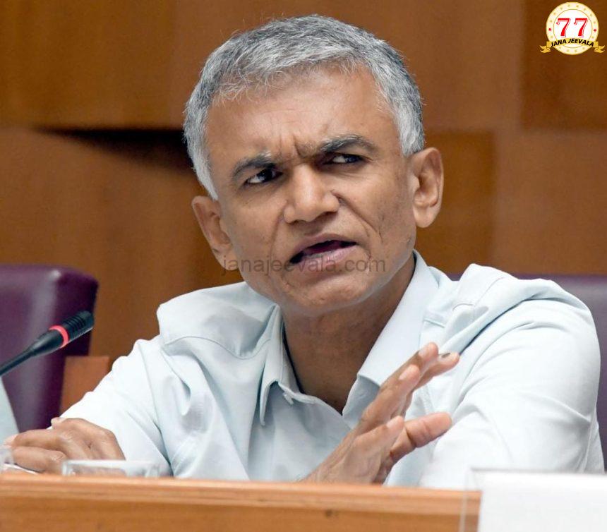 ಆರ್.ಟಿ.ಸಿ.ಗೆ ಆಧಾರ್ ಜೋಡಣೆ: ಸಮರ್ಪಕ ಬೆಳೆ ಸಮೀಕ್ಷೆ, ಲ್ಯಾಂಡ್ ಬೀಟ್ ಗೆ ಸಚಿವ ಕೃಷ್ಣ ಭೈರೇಗೌಡ ಮಹತ್ವದ ಸೂಚನೆ ಆರ್.ಟಿ.ಸಿ.ಗೆ ಆಧಾರ್ ಜೋಡಣೆ: ಸಮರ್ಪಕ ಬೆಳೆ ಸಮೀಕ್ಷೆ, ಲ್ಯಾಂಡ್ ಬೀಟ್ ಗೆ ಸಚಿವ ಕೃಷ್ಣ ಭೈರೇಗೌಡ ಮಹತ್ವದ ಸೂಚನೆ