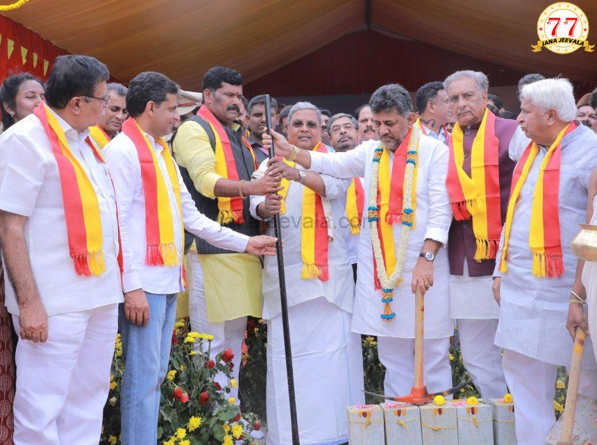 ಕರ್ನಾಟಕದಲ್ಲಿ ಕನ್ನಡ ವಾತಾವರಣವನ್ನು ನಿರ್ಮಾಣ ಮಾಡುವುದು ಅತ್ಯಂತ ಅವಶ್ಯಕ: ಸಿದ್ದರಾಮಯ್ಯ ಕರ್ನಾಟಕದಲ್ಲಿ ಕನ್ನಡ ವಾತಾವರಣವನ್ನು ನಿರ್ಮಾಣ ಮಾಡುವುದು ಅತ್ಯಂತ ಅವಶ್ಯಕ: ಸಿದ್ದರಾಮಯ್ಯ
