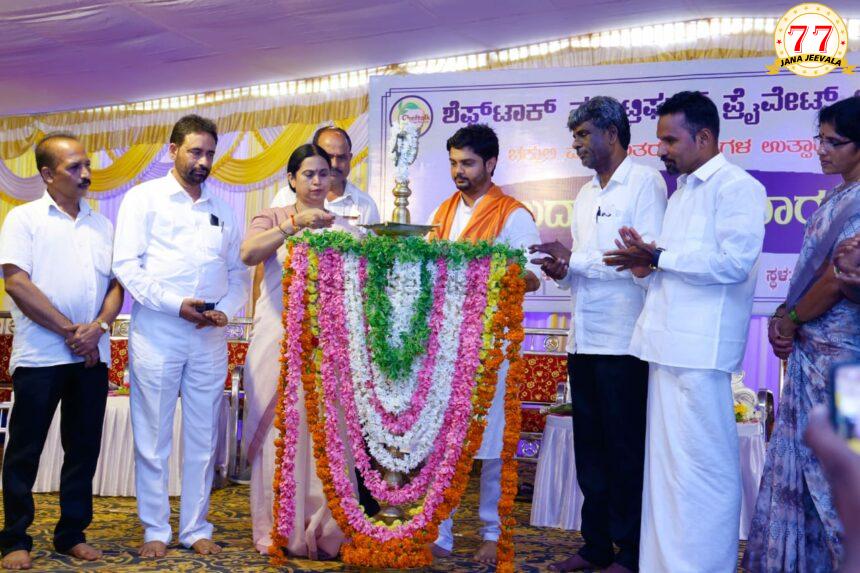 ಮಹಿಳೆಯರ ಪಾಲಿಗೆ ಸಚಿವೆ ಲಕ್ಷ್ಮೀ ಹೆಬ್ಬಾಳಕರ್ ಮಾದರಿ: ವಿನಯ ಗುರೂಜಿ-ಮಾರ್ಡನ್ ಇಂದಿರಾಗಾಂಧಿ ಎಂದು ಶ್ಲಾಘನೆ ಮಹಿಳೆಯರ ಪಾಲಿಗೆ ಸಚಿವೆ ಲಕ್ಷ್ಮೀ ಹೆಬ್ಬಾಳಕರ್ ಮಾದರಿ: ವಿನಯ ಗುರೂಜಿ-ಮಾರ್ಡನ್ ಇಂದಿರಾಗಾಂಧಿ ಎಂದು ಶ್ಲಾಘನೆ