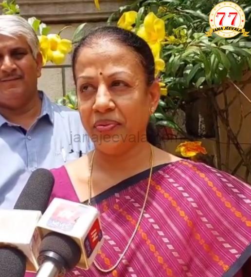 ಕಾಂಗ್ರೆಸ್ ಅಪಪ್ರಚಾರದಿಂದ ನಮ್ಮ ಮನಸ್ಸಿಗೂ ಬೇಸರವಾಗಿತ್ತು : ಕಾಂಗ್ರೆಸ್ ಸೋಲಿಗೆ ತೀಕ್ಷ್ಣ ಪ್ರತಿಕ್ರಿಯೆ ನೀಡಿದ ಮಂಗಲಾ ಅಂಗಡಿ ಕಾಂಗ್ರೆಸ್ ಅಪಪ್ರಚಾರದಿಂದ ನಮ್ಮ ಮನಸ್ಸಿಗೂ ಬೇಸರವಾಗಿತ್ತು : ಕಾಂಗ್ರೆಸ್ ಸೋಲಿಗೆ ತೀಕ್ಷ್ಣ ಪ್ರತಿಕ್ರಿಯೆ ನೀಡಿದ ಮಂಗಲಾ ಅಂಗಡಿ