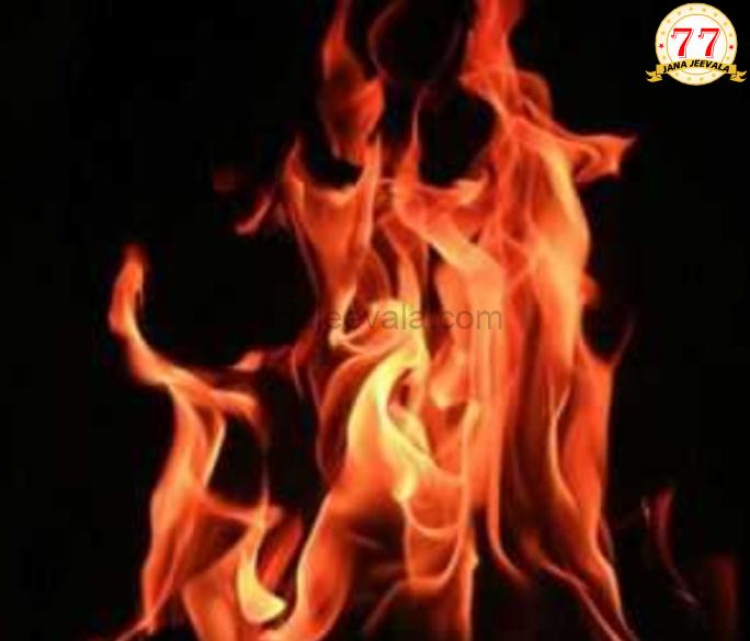 ಪಿಎಸ್ಐ ಕಿರುಕುಳಕ್ಕೆ ಬೆಂಕಿ ಹಚ್ಚಿಕೊಂಡ ವ್ಯಕ್ತಿ; ಬೆಳಗಾವಿ ಆಸ್ಪತ್ರೆಗೆ ರವಾನೆ ಪಿಎಸ್ಐ ಕಿರುಕುಳಕ್ಕೆ ಬೆಂಕಿ ಹಚ್ಚಿಕೊಂಡ ವ್ಯಕ್ತಿ; ಬೆಳಗಾವಿ ಆಸ್ಪತ್ರೆಗೆ ರವಾನೆ
