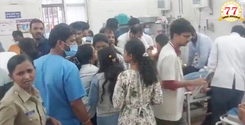 ಬೆಳಗಾವಿ ಬಳಿ ಕಾಲೇಜು ಬಸ್ಗೆ ಟಿಪ್ಪರ್ ಡಿಕ್ಕಿ; 40ಕ್ಕೂ ಹೆಚ್ಚು ವಿದ್ಯಾರ್ಥಿಗಳಿಗೆ ಗಾಯ ಬೆಳಗಾವಿ ಬಳಿ ಕಾಲೇಜು ಬಸ್ಗೆ ಟಿಪ್ಪರ್ ಡಿಕ್ಕಿ; 40ಕ್ಕೂ ಹೆಚ್ಚು ವಿದ್ಯಾರ್ಥಿಗಳಿಗೆ ಗಾಯ