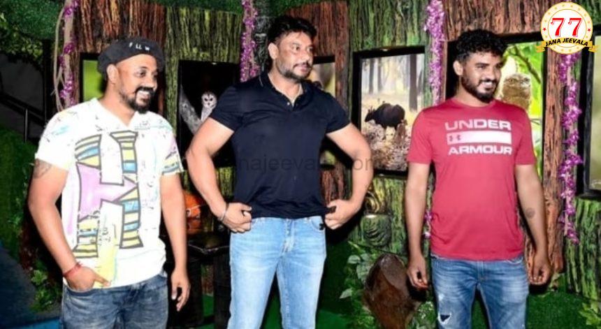 ಎಲ್ಲರಿಗೂ ಸುತ್ತಿಕೊಂಡ ಸಂಕಷ್ಟ : ರೇಣುಕಾ ಹತ್ಯೆ ಪ್ರಕರಣ : ಇನ್ನೊಬ್ಬ ನಾಯಕನಿಗೂ ನೋಟಿಸ್? ಎಲ್ಲರಿಗೂ ಸುತ್ತಿಕೊಂಡ ಸಂಕಷ್ಟ : ರೇಣುಕಾ ಹತ್ಯೆ ಪ್ರಕರಣ : ಇನ್ನೊಬ್ಬ ನಾಯಕನಿಗೂ ನೋಟಿಸ್?