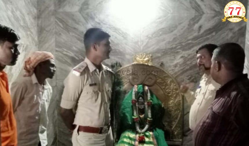 ಲಕ್ಷ್ಮೀದೇವಿ ಗುಡಿಯಲ್ಲಿ ಕಳವು ಲಕ್ಷ್ಮೀದೇವಿ ಗುಡಿಯಲ್ಲಿ ಕಳವು