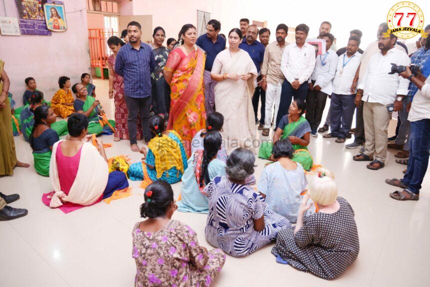 ಮಹಿಳಾ ನಿಲಯಕ್ಕೆ ಸಚಿವೆ ಲಕ್ಷ್ಮೀ ಹೆಬ್ಬಾಳ್ಕರ್ ಭೇಟಿ:ಶೋಷಿತ ಮಹಿಳೆಯರ ಸಮಸ್ಯೆ ಅಲಿಸಿದ ಸಚಿವೆ