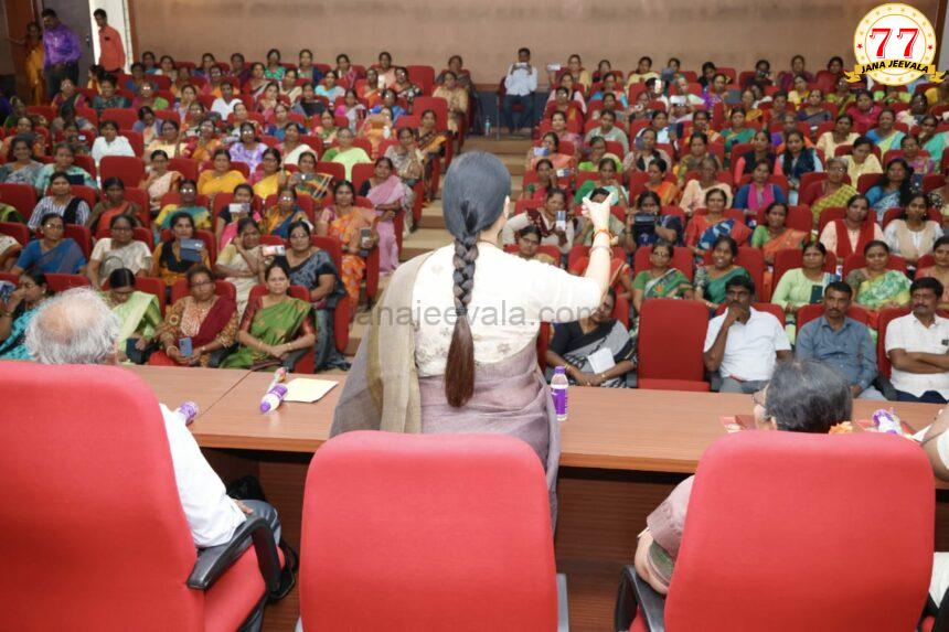 ಜುಲೈ 22 ಕ್ಕೆ ಅಂಗನವಾಡಿ ಕೇಂದ್ರಗಳಲ್ಲಿ ಪೂರ್ವ ಪ್ರಾಥಮಿಕ ಶಾಲೆ ಆರಂಭ-ಅಂಗನವಾಡಿ ಕಾರ್ಯಕರ್ತೆಯರಿಗೆ ಜೀವವಿಮಾ ಯೋಜನೆ ಕುರಿತು ಶೀಘ್ರ ನಿರ್ಧಾರ : ಲಕ್ಷ್ಮೀ ಹೆಬ್ಬಾಳಕರ್ ಜುಲೈ 22 ಕ್ಕೆ ಅಂಗನವಾಡಿ ಕೇಂದ್ರಗಳಲ್ಲಿ ಪೂರ್ವ ಪ್ರಾಥಮಿಕ ಶಾಲೆ ಆರಂಭ-ಅಂಗನವಾಡಿ ಕಾರ್ಯಕರ್ತೆಯರಿಗೆ ಜೀವವಿಮಾ ಯೋಜನೆ ಕುರಿತು ಶೀಘ್ರ ನಿರ್ಧಾರ : ಲಕ್ಷ್ಮೀ ಹೆಬ್ಬಾಳಕರ್