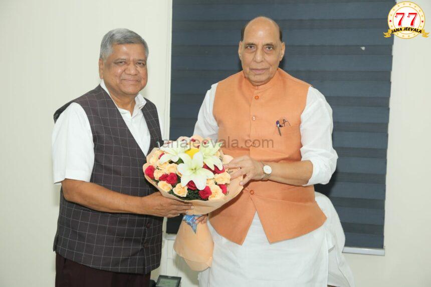 ಬೆಳಗಾವಿ ದಂಡು ಮಂಡಳಿ ವಿಷಯವಾಗಿ ಕೇಂದ್ರ ಸಚಿವ ರಾಜನಾಥ್ ಸಿಂಗ್ ಭೇಟಿ ಮಾಡಿ ಮಹತ್ವದ ಚರ್ಚೆ ನಡೆಸಿದ ಜಗದೀಶ ಶೆಟ್ಟರ ಬೆಳಗಾವಿ ದಂಡು ಮಂಡಳಿ ವಿಷಯವಾಗಿ ಕೇಂದ್ರ ಸಚಿವ ರಾಜನಾಥ್ ಸಿಂಗ್ ಭೇಟಿ ಮಾಡಿ ಮಹತ್ವದ ಚರ್ಚೆ ನಡೆಸಿದ ಜಗದೀಶ ಶೆಟ್ಟರ