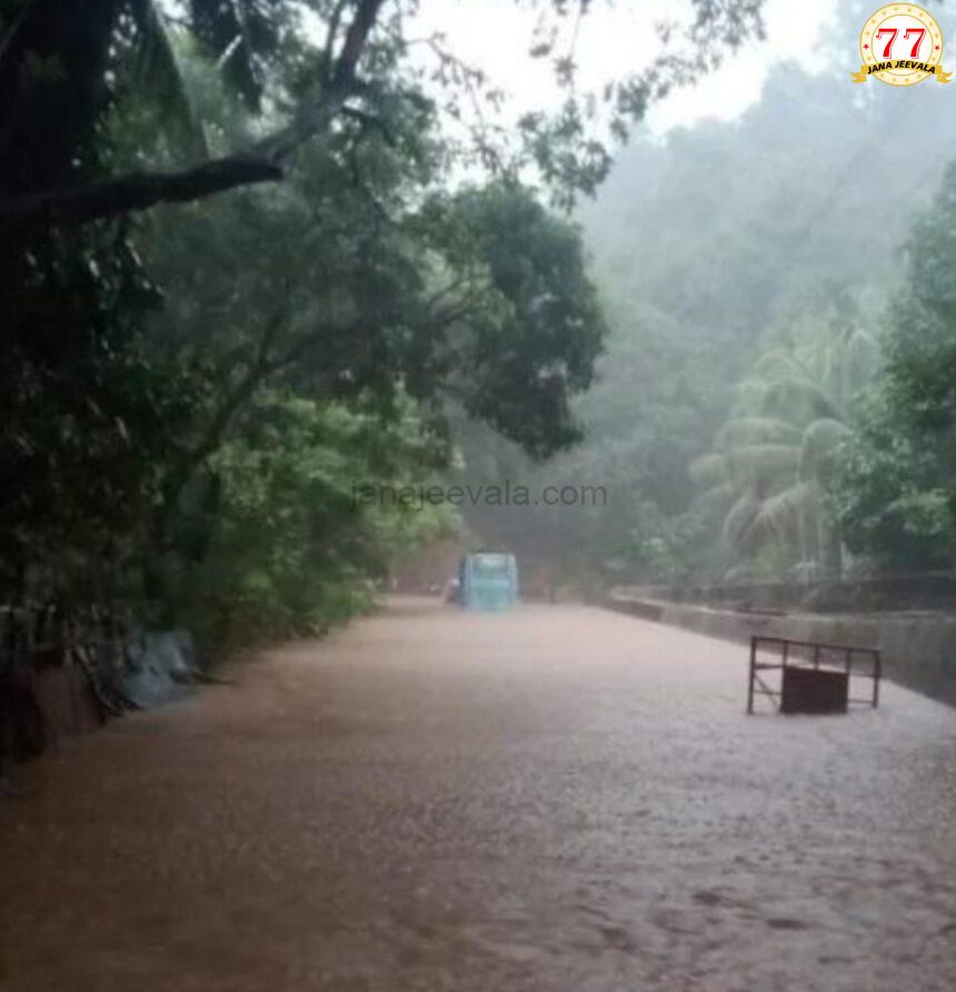 ಮಳೆಗೆ ಶಿರಸಿ- ಕುಮಟಾ ಹೆದ್ದಾರಿ ಬಂದ್ ಮಳೆಗೆ ಶಿರಸಿ- ಕುಮಟಾ ಹೆದ್ದಾರಿ ಬಂದ್