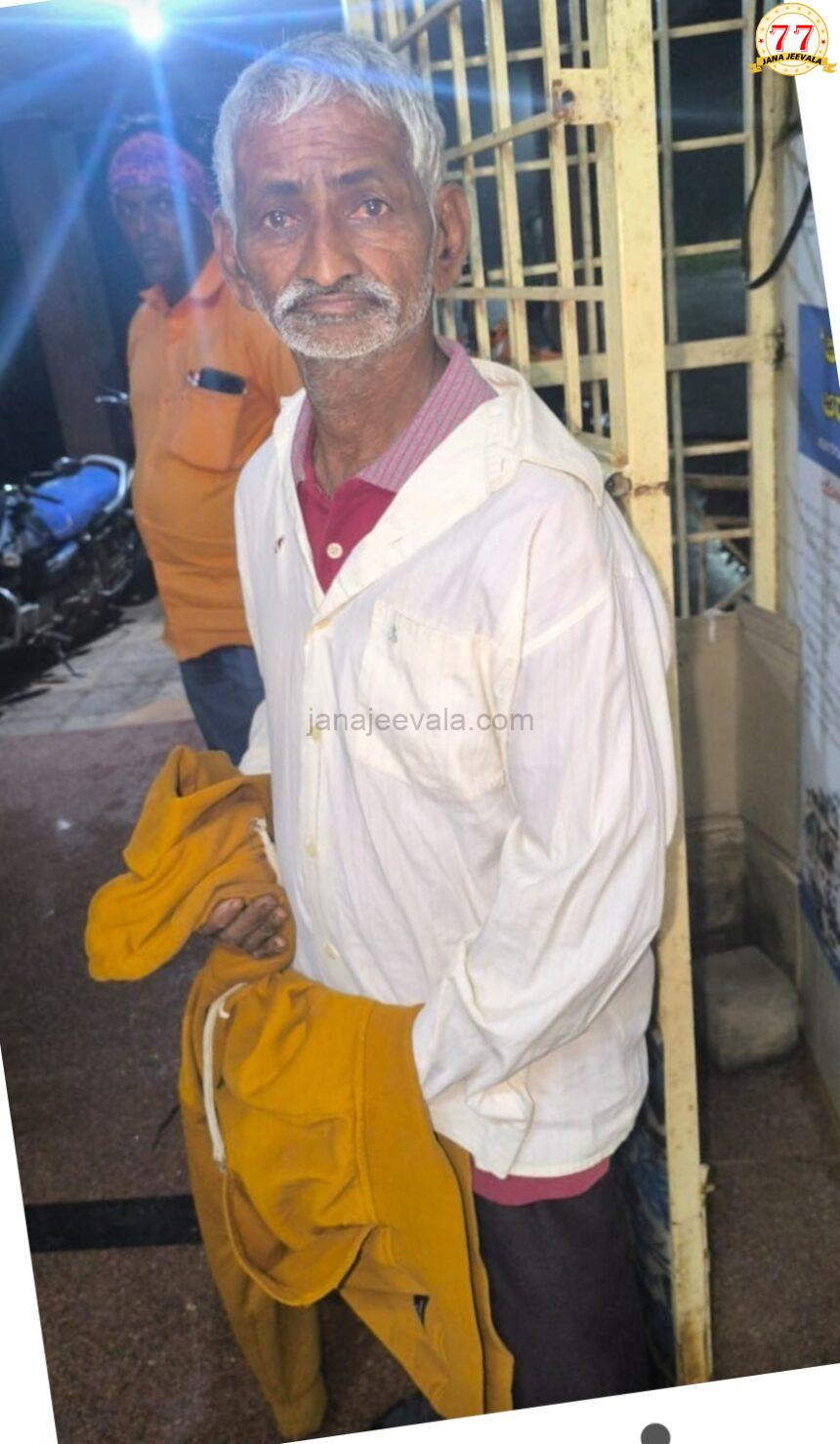 ದನ ಮೇಯಿಸಲು ಹೋದ ವ್ಯಕ್ತಿ ಮೇಲೆ ಕರಡಿ ದಾಳಿ ದನ ಮೇಯಿಸಲು ಹೋದ ವ್ಯಕ್ತಿ ಮೇಲೆ ಕರಡಿ ದಾಳಿ