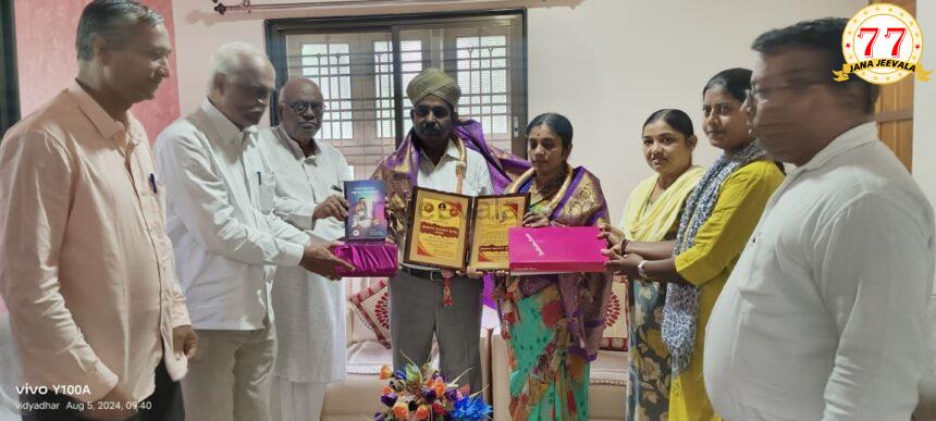 ನ್ಯಾಯವಾದಿ ಕೆ.ಎ. ವನಜೋಳ ಅವರಿಗೆ ಮಹಾಂತ ಮಂದಾರ ಪ್ರಶಸ್ತಿ ನ್ಯಾಯವಾದಿ ಕೆ.ಎ. ವನಜೋಳ ಅವರಿಗೆ ಮಹಾಂತ ಮಂದಾರ ಪ್ರಶಸ್ತಿ