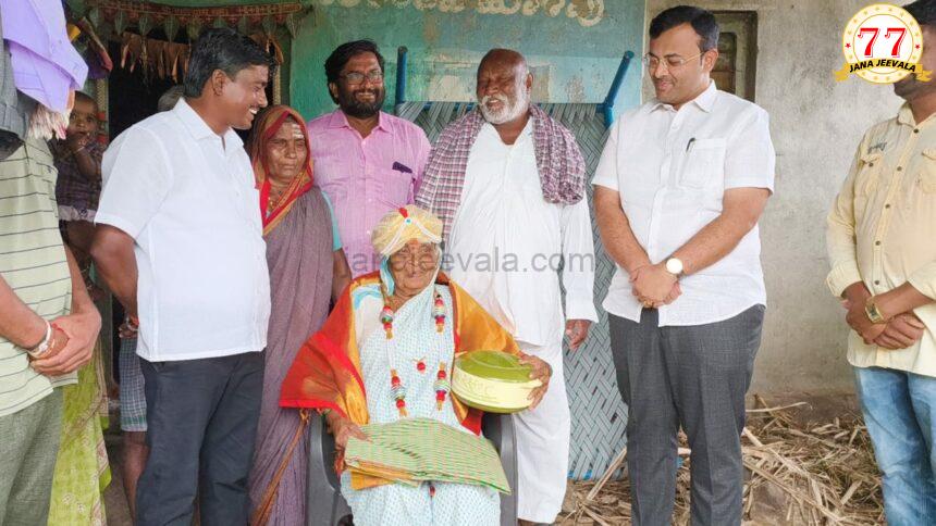 ಗೃಹಲಕ್ಷ್ಮೀ ಹಣದಿಂದ ಊರಿಗೆ ಹೋಳಿಗೆ ಊಟ ಹಾಕಿಸಿದ ಅಜ್ಜಿಗೆ ಸಚಿವರ ಮೆಚ್ಚುಗೆ-ದೂರವಾಣಿ ಮೂಲಕ ಸಂತಸ ಹಂಚಿಕೊಂಡ ಲಕ್ಷ್ಮೀ-ಅಜ್ಜಿಗೆ ರೇಷ್ಮೆ ಸೀರೆ ಕಳುಹಿಸಿಕೊಟ್ಟ ಸಚಿವರು