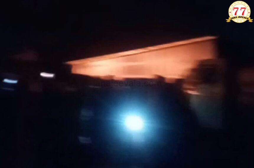 ನಾವಗೆ ಅಗ್ನಿದುರಂತ: ಮೃತ ಕಾರ್ಮಿಕನ ಕುಟುಂಬಕ್ಕೆ 18 ಲಕ್ಷ ರೂಪಾಯಿ ಪರಿಹಾರ ಘೋಷಿಸಿದ ಕಾರ್ಖಾನೆ ನಾವಗೆ ಅಗ್ನಿದುರಂತ: ಮೃತ ಕಾರ್ಮಿಕನ ಕುಟುಂಬಕ್ಕೆ 18 ಲಕ್ಷ ರೂಪಾಯಿ ಪರಿಹಾರ ಘೋಷಿಸಿದ ಕಾರ್ಖಾನೆ