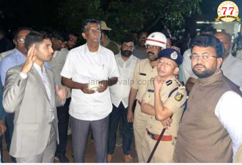 ಬೆಂಕಿಗಾಹುತಿಯಾದ ಸ್ನೇಹಂ ಕಾರ್ಖಾನೆಗೆ ಭೇಟಿ ನೀಡಿದ ಸಚಿವ ಸತೀಶ ಜಾರಕಿಹೊಳಿ ಬೆಂಕಿಗಾಹುತಿಯಾದ ಸ್ನೇಹಂ ಕಾರ್ಖಾನೆಗೆ ಭೇಟಿ ನೀಡಿದ ಸಚಿವ ಸತೀಶ ಜಾರಕಿಹೊಳಿ
