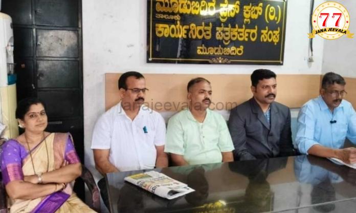 ಶಿಕ್ಷಣ ಕಾಶಿ ಮುಕುಟಕ್ಕೆ ಮತ್ತೊಂದು ಗರಿ : ತಾಲೂಕಿನಲ್ಲೇ ಪ್ರಪ್ರಥಮ ಕಾನೂನು ಕಾಲೇಜು ಶನಿವಾರ ಉದ್ಘಾಟನೆ ಶಿಕ್ಷಣ ಕಾಶಿ ಮುಕುಟಕ್ಕೆ ಮತ್ತೊಂದು ಗರಿ : ತಾಲೂಕಿನಲ್ಲೇ ಪ್ರಪ್ರಥಮ ಕಾನೂನು ಕಾಲೇಜು ಶನಿವಾರ ಉದ್ಘಾಟನೆ