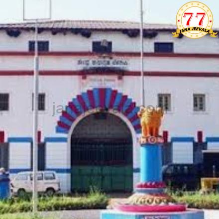 ಭಯೋತ್ಪಾದಕ ಸಂಘಟನೆಗಳೊಂದಿಗೆ ನಂಟು ಹೊಂದಿರುವ ಅಕ್ಬರ್ ಪಾಷಾನನ್ನು ಬೆಳಗಾವಿ ಹಿಂಡಲಗಾ ಜೈಲಿಗೆ ಕರೆ ತಂದ ಪೊಲೀಸರು ಭಯೋತ್ಪಾದಕ ಸಂಘಟನೆಗಳೊಂದಿಗೆ ನಂಟು ಹೊಂದಿರುವ ಅಕ್ಬರ್ ಪಾಷಾನನ್ನು ಬೆಳಗಾವಿ ಹಿಂಡಲಗಾ ಜೈಲಿಗೆ ಕರೆ ತಂದ ಪೊಲೀಸರು