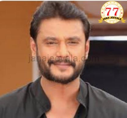 ಬಳ್ಳಾರಿ ಜೈಲು ಬಳಿ ಅಭಿಮಾನಿಗಳ ದಂಡು ಬಳ್ಳಾರಿ ಜೈಲು ಬಳಿ ಅಭಿಮಾನಿಗಳ ದಂಡು