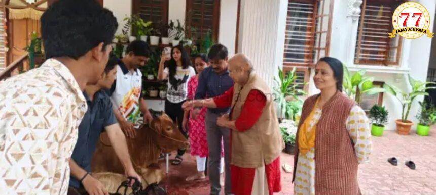 CS ಮನೆಯಲ್ಲೀಗ ಅಂಬಾ ಎನ್ನುತ್ತಿದೆ ಹಸು…! ಮಲೆನಾಡು ಗಿಡ್ಡ ಮನೆಗೆ ತಂದು ಗೋಪೂಜೆ ನೆರವೇರಿಸಿದ ಶಾಲಿನಿ ರಜನೀಶ್ ! CS ಮನೆಯಲ್ಲೀಗ ಅಂಬಾ ಎನ್ನುತ್ತಿದೆ ಹಸು…! ಮಲೆನಾಡು ಗಿಡ್ಡ ಮನೆಗೆ ತಂದು ಗೋಪೂಜೆ ನೆರವೇರಿಸಿದ ಶಾಲಿನಿ ರಜನೀಶ್ !