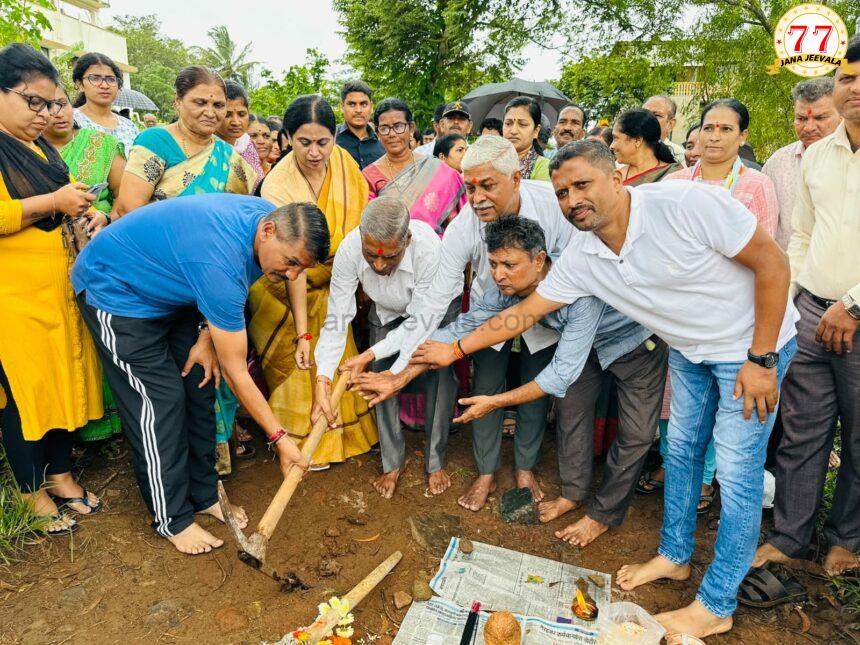 ರಸ್ತೆ ನಿರ್ಮಾಣ ಕಾಮಗಾರಿಗೆ ಭೂಮಿ ಪೂಜೆ ನೆರವೇರಿಸಿದ ಸಚಿವೆ ಲಕ್ಷ್ಮೀ ಹೆಬ್ಬಾಳಕರ್