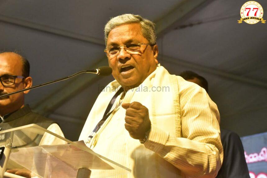 ದೂರದ ಊರಲ್ಲಿ ಕೂತು ಗಾಳಿಯಲ್ಲಿ ಗುಂಡು ಹೊಡೆಯಬೇಡಿ, ನೇರಾನೇರ ಚರ್ಚೆಗೆ ಬನ್ನಿ- ಸಿದ್ದರಾಮಯ್ಯ ಸವಾಲು ದೂರದ ಊರಲ್ಲಿ ಕೂತು ಗಾಳಿಯಲ್ಲಿ ಗುಂಡು ಹೊಡೆಯಬೇಡಿ, ನೇರಾನೇರ ಚರ್ಚೆಗೆ ಬನ್ನಿ- ಸಿದ್ದರಾಮಯ್ಯ ಸವಾಲು