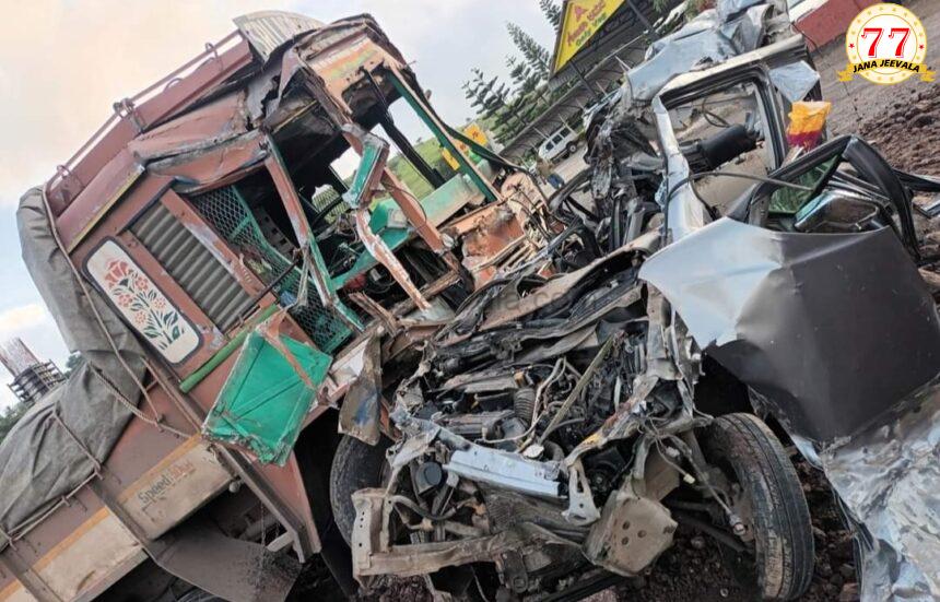 ನಿಪ್ಪಾಣಿ ಬಳಿ ಭೀಕರ ಅಪಘಾತ ಇಬ್ಬರು ಸ್ಥಳದಲ್ಲೇ ಸಾವು ನಿಪ್ಪಾಣಿ ಬಳಿ ಭೀಕರ ಅಪಘಾತ ಇಬ್ಬರು ಸ್ಥಳದಲ್ಲೇ ಸಾವು