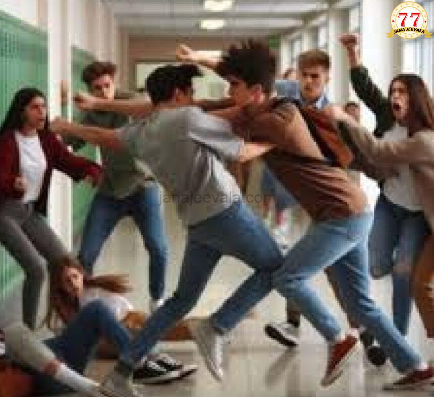 ನಗರದಲ್ಲಿ ವಿದ್ಯಾರ್ಥಿಗಳ ನಡುವೆ ಘರ್ಷಣೆ… ನಗರದಲ್ಲಿ ವಿದ್ಯಾರ್ಥಿಗಳ ನಡುವೆ ಘರ್ಷಣೆ…