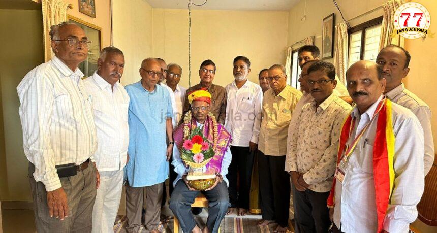 ಸಂಕೇಶ್ವರದ ಸಾಹಿತಿಗಳಿಂದ ಬಿ.ಎಸ್.ಗವಿಮಠ ಅವರಿಗೆ ಗೌರವ ಸತ್ಕಾರ ಸಂಕೇಶ್ವರದ ಸಾಹಿತಿಗಳಿಂದ ಬಿ.ಎಸ್.ಗವಿಮಠ ಅವರಿಗೆ ಗೌರವ ಸತ್ಕಾರ