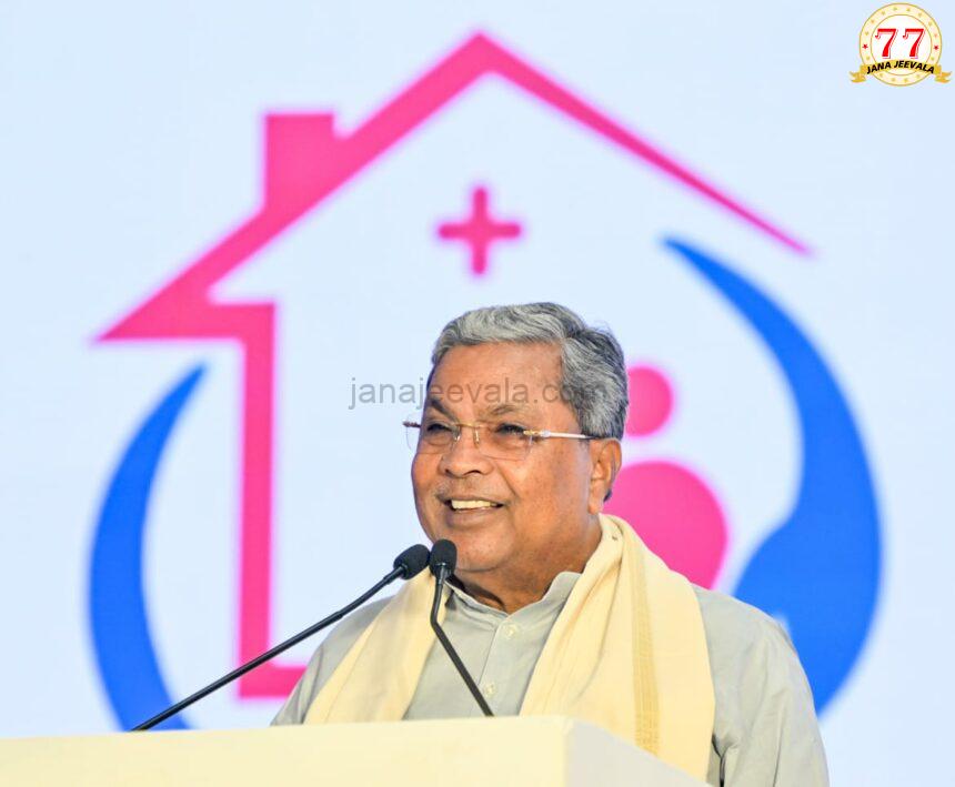 ಕಿತ್ತೂರು ಉತ್ಸವಕ್ಕೆ ಆಗಮಿಸಿದ ನಾಡದೊರೆ ಕಿತ್ತೂರು ಉತ್ಸವಕ್ಕೆ ಆಗಮಿಸಿದ ನಾಡದೊರೆ