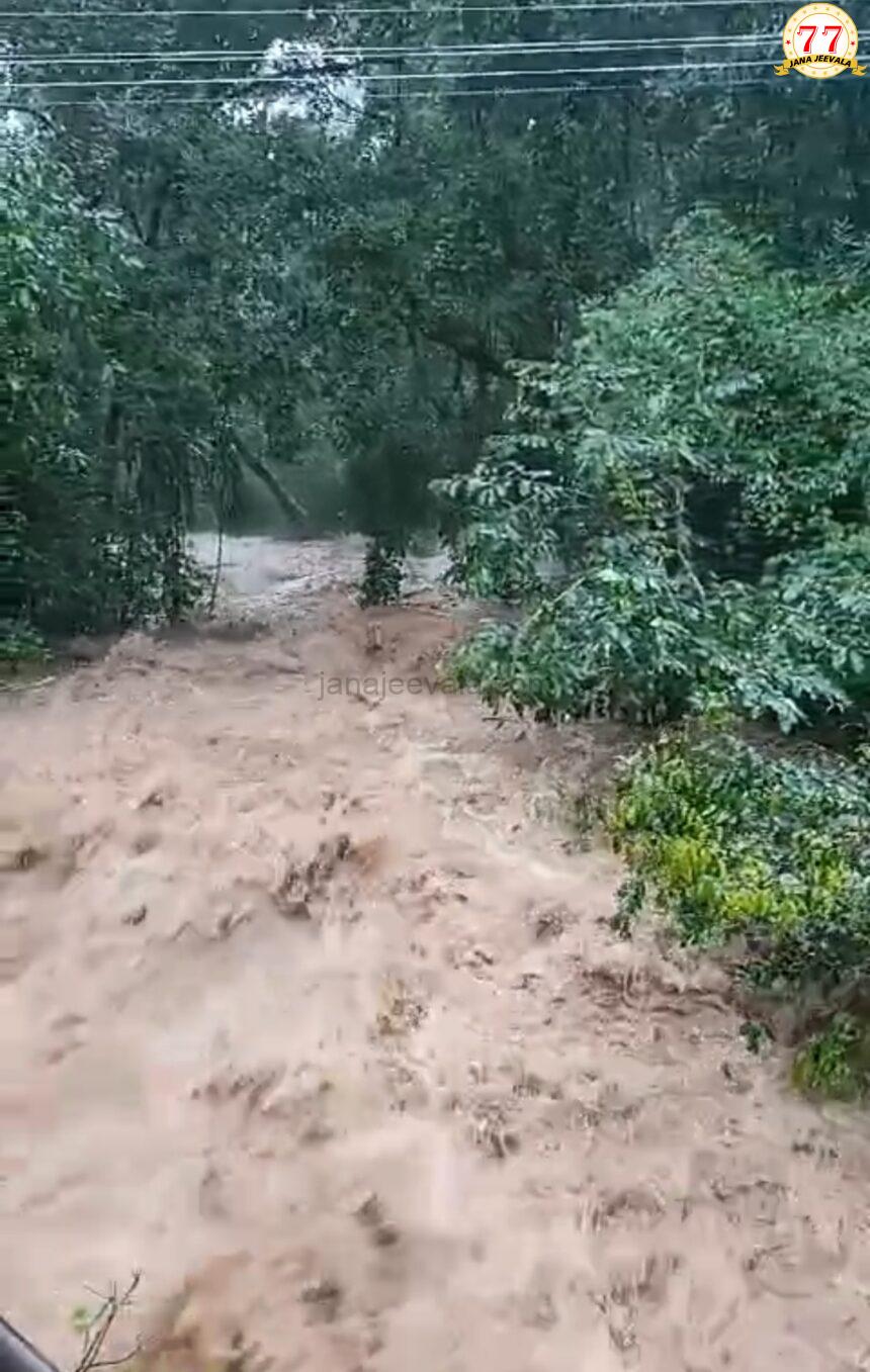 ಮೇಘಸ್ಪೋಟಕ್ಕೆ ಬೆಚ್ಚಿದ ಜನ ಮೇಘಸ್ಪೋಟಕ್ಕೆ ಬೆಚ್ಚಿದ ಜನ
