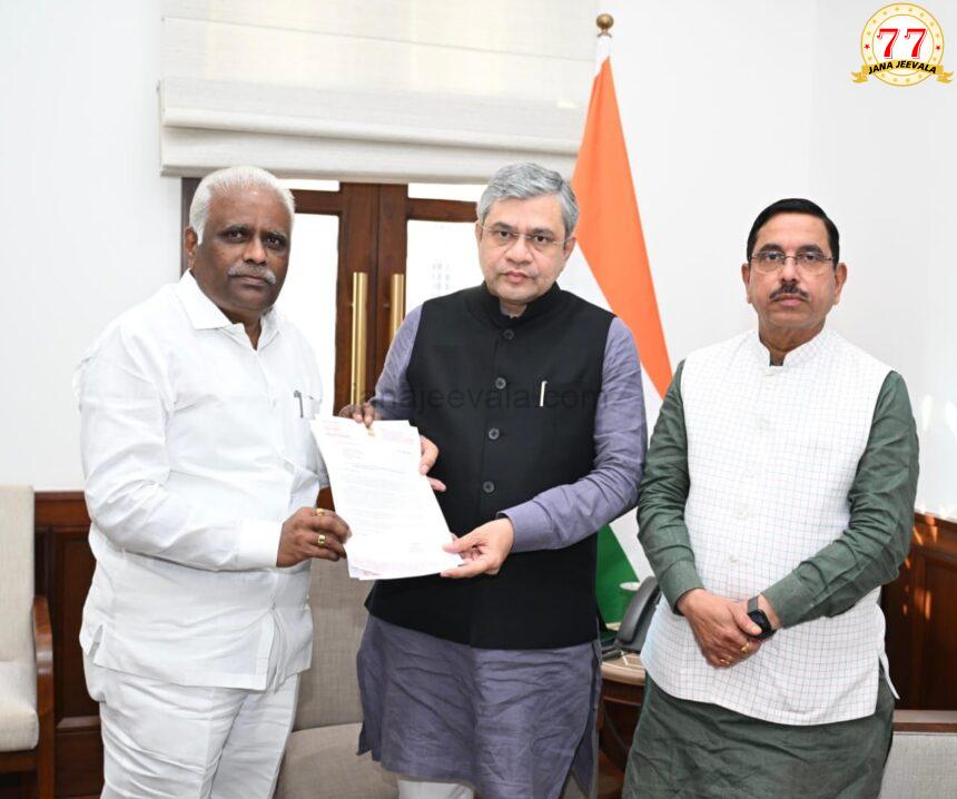 ವಂದೇ ಭಾರತ್ ಘಟಪ್ರಭಾದಲ್ಲಿ ಒಂದು ನಿಮಿಷ ನಿಲ್ಲಲಿ ವಂದೇ ಭಾರತ್ ಘಟಪ್ರಭಾದಲ್ಲಿ ಒಂದು ನಿಮಿಷ ನಿಲ್ಲಲಿ