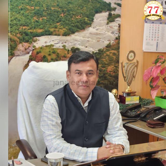 ಚಿಕ್ಕೋಡಿ ಮೂಲದ ಬೆಳಗಾವಿಯಲ್ಲಿ ಅಧಿಕಾರಿಯಾಗಿ ಕಾರ್ಯನಿರ್ವಹಿಸಿದ್ದ ಪ್ರವೀಣ ಬಾಗೆವಾಡಿ ಅವರಿಗೆ ಸಿಕ್ತು ಬಡ್ತಿ ಚಿಕ್ಕೋಡಿ ಮೂಲದ ಬೆಳಗಾವಿಯಲ್ಲಿ ಅಧಿಕಾರಿಯಾಗಿ ಕಾರ್ಯನಿರ್ವಹಿಸಿದ್ದ ಪ್ರವೀಣ ಬಾಗೆವಾಡಿ ಅವರಿಗೆ ಸಿಕ್ತು ಬಡ್ತಿ