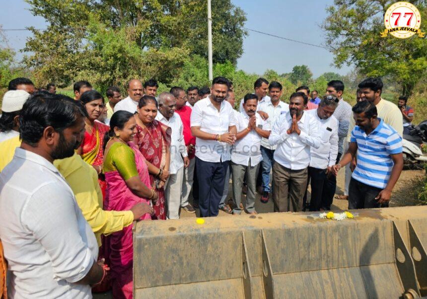 ಹಿರೇಬಾಗೇವಾಡಿ: ರಸ್ತೆ ಕಾಮಗಾರಿಗೆ ಚನ್ನರಾಜ ಹಟ್ಟಿಹೊಳಿ ಚಾಲನೆ