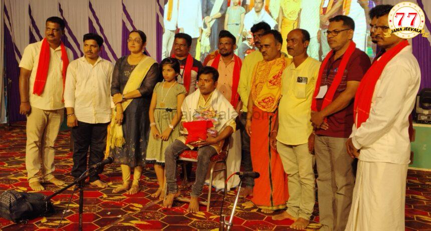 ಸಿದ್ದಿವಿನಾಯಕ ದೇವಾಲಯದ ಅಷ್ಟ ಬಂಧ ಬ್ರಹ್ಮ ಕಲಸ ಉತ್ಸವದಲ್ಲಿ ಉಮೇಶ ಮುಂಡಳ್ಳಿ ಭಕ್ತಿ ಸಂಗೀತ ಸಿದ್ದಿವಿನಾಯಕ ದೇವಾಲಯದ ಅಷ್ಟ ಬಂಧ ಬ್ರಹ್ಮ ಕಲಸ ಉತ್ಸವದಲ್ಲಿ ಉಮೇಶ ಮುಂಡಳ್ಳಿ ಭಕ್ತಿ ಸಂಗೀತ