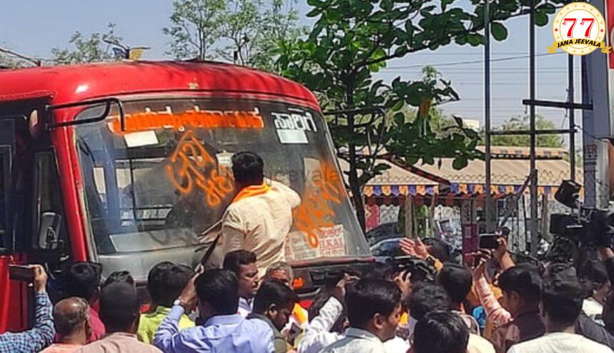 ಸೋಲಾಪುರದಲ್ಲಿ ಕರ್ನಾಟಕದ ಬಸ್ ತಡೆದು ಶಿವಸೇನೆ ಕಾರ್ಯಕರ್ತರ ಪುಂಡಾಟ