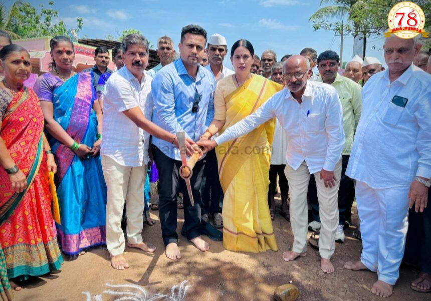 ರಸ್ತೆ ಡಾಂಬರೀಕರಣ ಕಾಮಗಾರಿಗೆ ಸಚಿವೆ ಲಕ್ಷ್ಮೀ ಹೆಬ್ಬಾಳಕರ್ ಪೂಜೆ